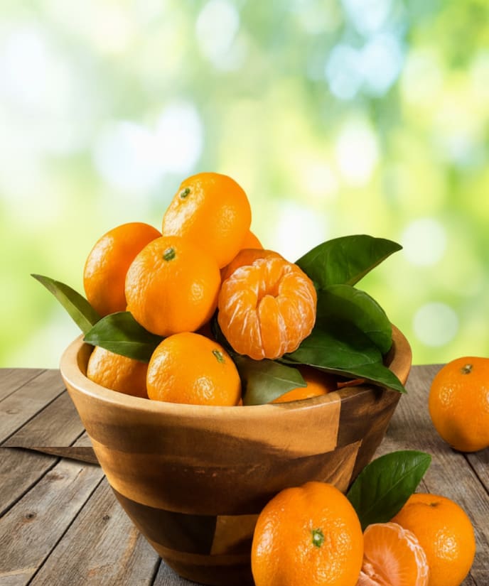 Mandarinas naturales encima de una mesa
