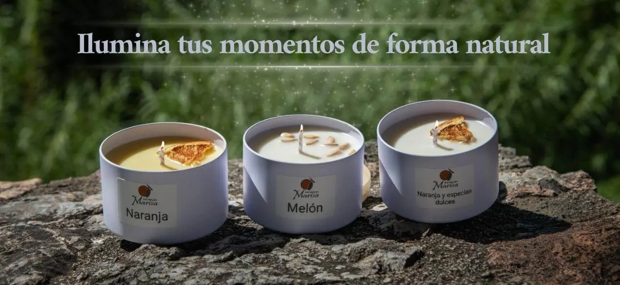 Velas aromáticas de melón y naranja sobre una piedra