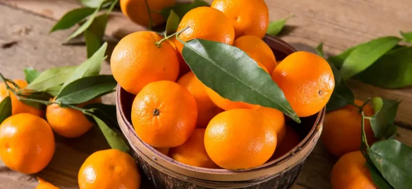 Clementinas naturales encima de una mesa